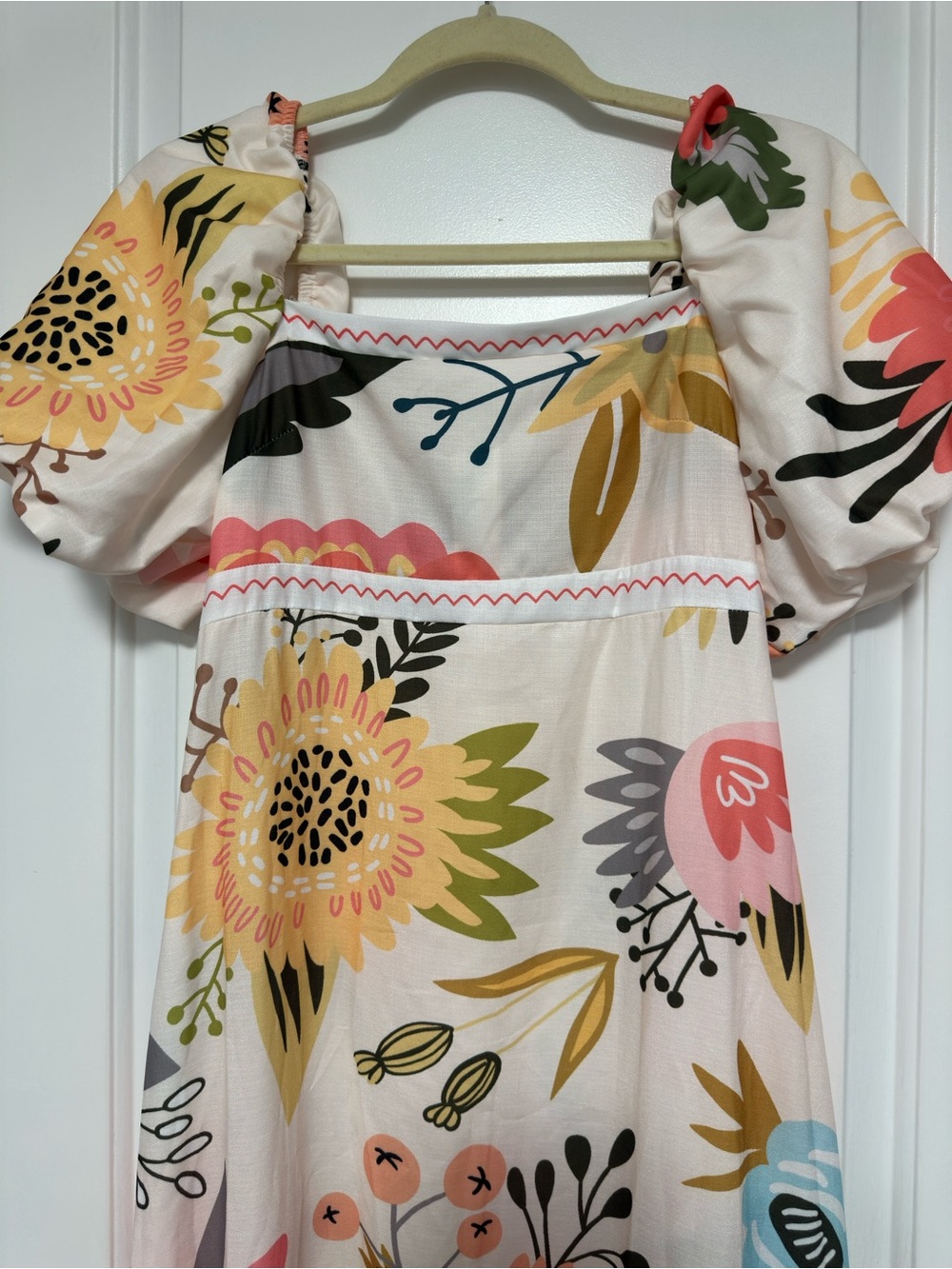 Floral Puff-Sleeve Maxi Dress in Cream and Pink - Picture 2 of 2